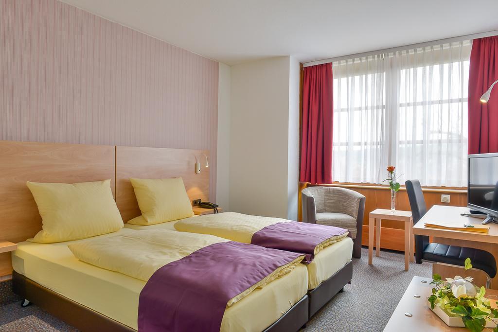 Hotel Am Brenner Tauberbischofsheim Exterior photo
